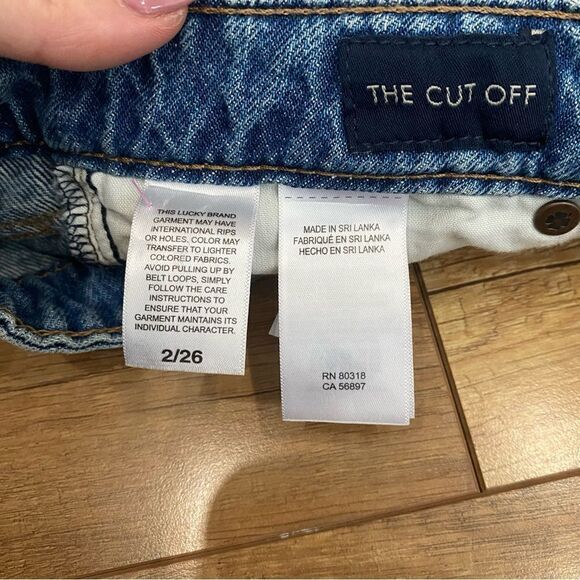 Lucky Brand Cut Off Short - Picture 7 of 14
